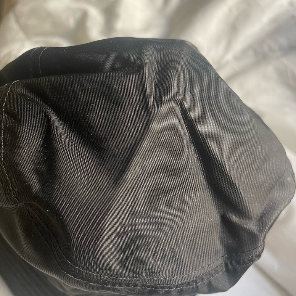 Prada , Authentic . No details - Picture 3 of 4